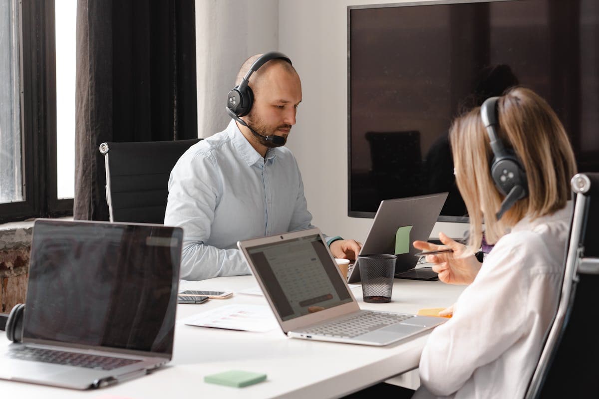 In-House vs. Outsourced Customer Support: A 2026 Comparison
